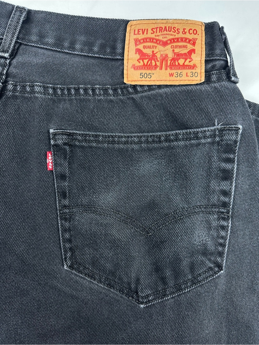 Levi’s 505 Men’s Straight Leg Faded Black Denim Jeans Vintage Classic Grunge - Picture 3 of 14